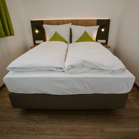 Toging am Inn Motel Sleep Inn מראה חיצוני תמונה