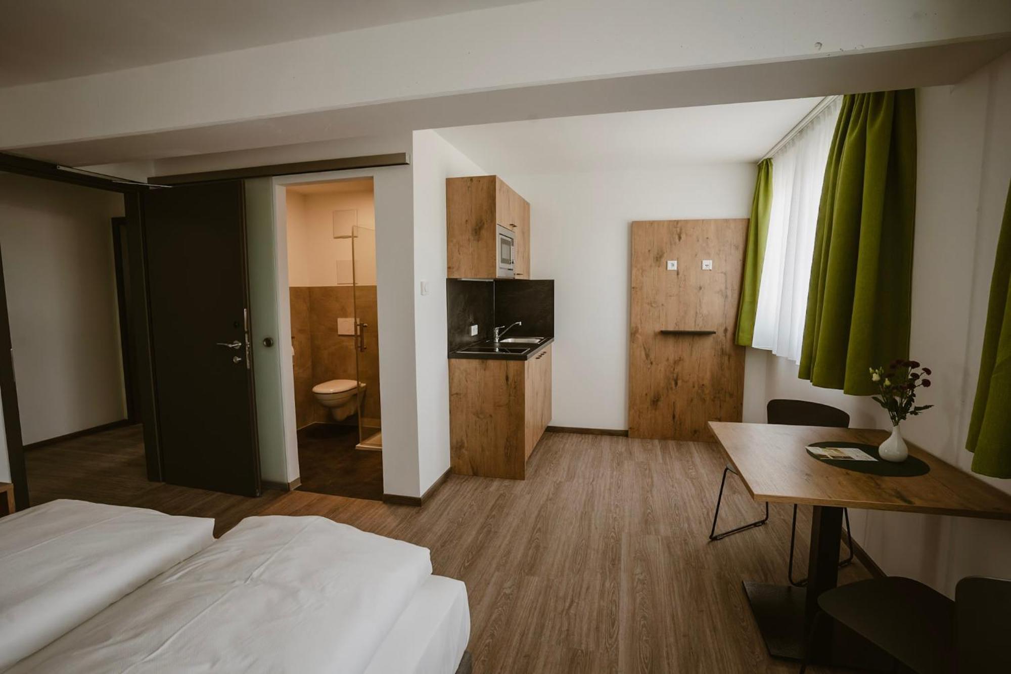 Toging am Inn Motel Sleep Inn מראה חיצוני תמונה