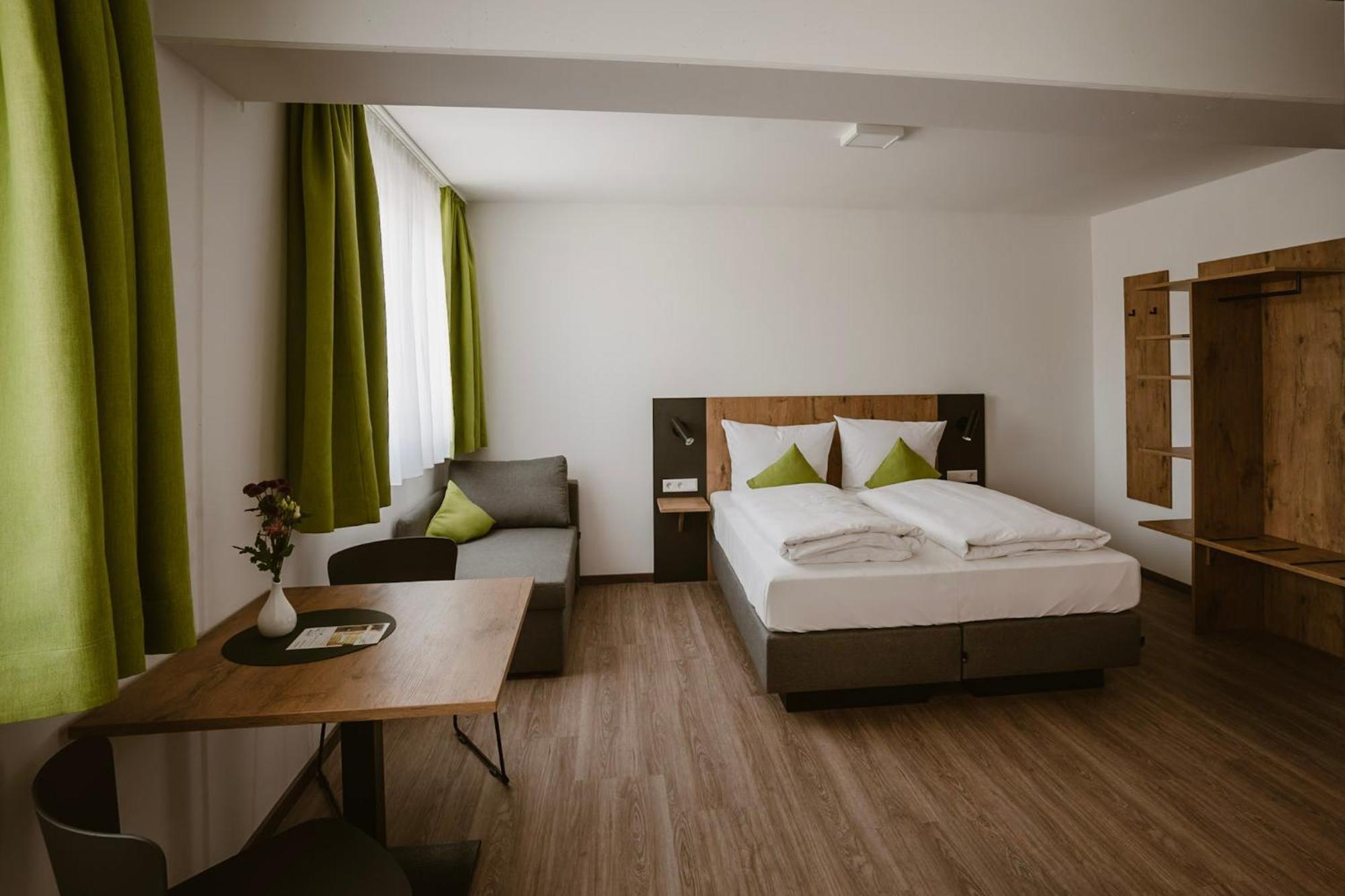 Toging am Inn Motel Sleep Inn מראה חיצוני תמונה